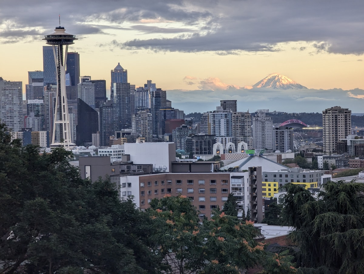 Seattle skyline with Mount Rainier — sell your mortgage note in Washington